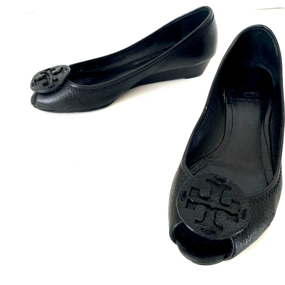 Tory Burch Kitty Tumbled Leather Black Wedge Pump Peep Toe Slip On Tonal Logo 6 - Picture 7 of 9